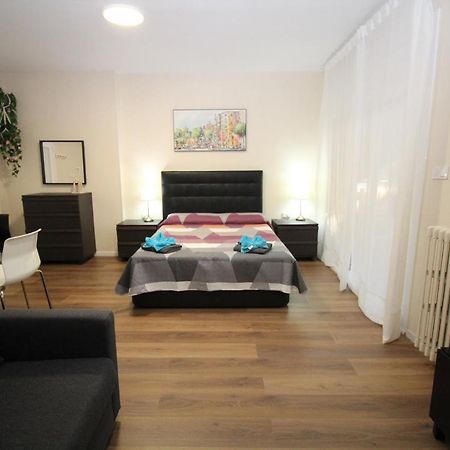 Urgel Habitaciones 巴塞罗那 外观 照片